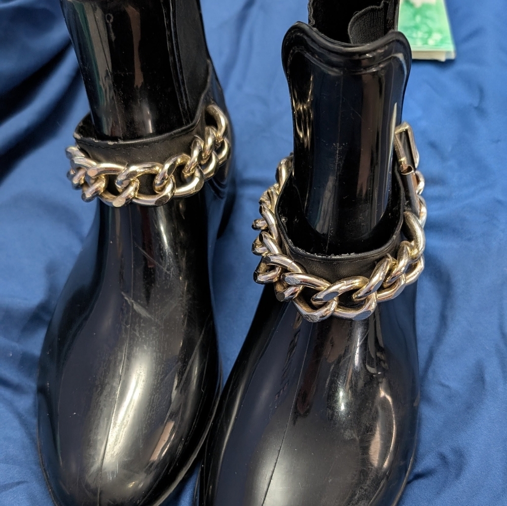 Call It Spring Black Ankle Rain ๐ง๏ธ โ Boots with Chain Detail Size 8 - Picture 6 of 11